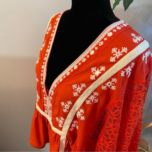 EUC FREE PEOPLE Women's Red Embroidered Top Boho Retro Red  3/4 sleeves SZ M. - Picture 7 of 8